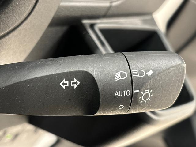 ハイゼットカーゴＤＸ　２ＷＤ　ＣＶＴ　ＡＭ／ＦＭラジオ　前後コーナーセンサーアイドリングストップ　キーレスエントリーシステム　ＡＭ／ＦＭラジオ　オートライト搭載　ハロゲンヘッドライト　リアワイパー　マニュアルエアコン　　運転席助手席パワーウィンドウ　衝突回避支援システム搭載（広島県）の中古車