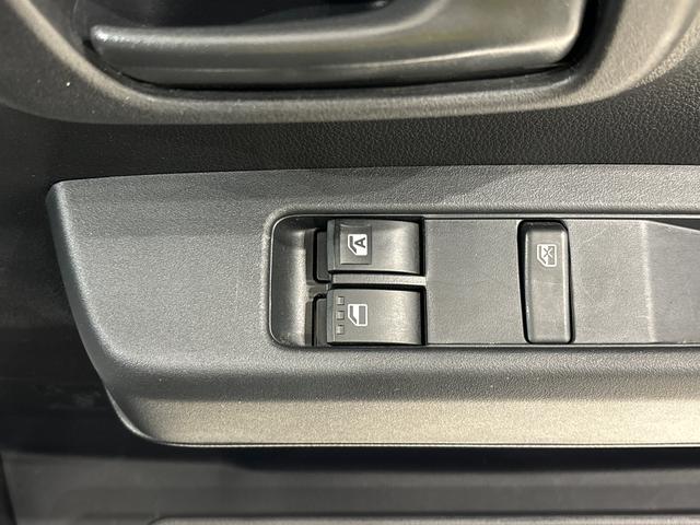 ハイゼットカーゴＤＸ　２ＷＤ　ＣＶＴ　ＡＭ／ＦＭラジオ　前後コーナーセンサーアイドリングストップ　キーレスエントリーシステム　ＡＭ／ＦＭラジオ　オートライト搭載　ハロゲンヘッドライト　リアワイパー　マニュアルエアコン　　運転席助手席パワーウィンドウ　衝突回避支援システム搭載（広島県）の中古車