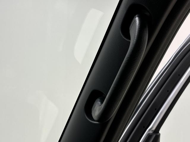 ハイゼットカーゴＤＸ　２ＷＤ　ＣＶＴ　ＡＭ／ＦＭラジオ　前後コーナーセンサーアイドリングストップ　キーレスエントリーシステム　ＡＭ／ＦＭラジオ　オートライト搭載　ハロゲンヘッドライト　リアワイパー　マニュアルエアコン　　運転席助手席パワーウィンドウ　衝突回避支援システム搭載（広島県）の中古車