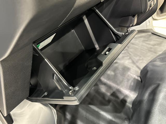 ハイゼットカーゴＤＸ　２ＷＤ　ＣＶＴ　ＡＭ／ＦＭラジオ　前後コーナーセンサーアイドリングストップ　キーレスエントリーシステム　ＡＭ／ＦＭラジオ　オートライト搭載　ハロゲンヘッドライト　リアワイパー　マニュアルエアコン　　運転席助手席パワーウィンドウ　衝突回避支援システム搭載（広島県）の中古車