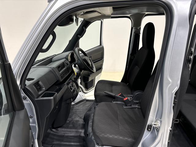 ハイゼットカーゴＤＸ　２ＷＤ　ＣＶＴ　ＡＭ／ＦＭラジオ　前後コーナーセンサーアイドリングストップ　キーレスエントリーシステム　ＡＭ／ＦＭラジオ　オートライト搭載　ハロゲンヘッドライト　リアワイパー　マニュアルエアコン　　運転席助手席パワーウィンドウ　衝突回避支援システム搭載（広島県）の中古車