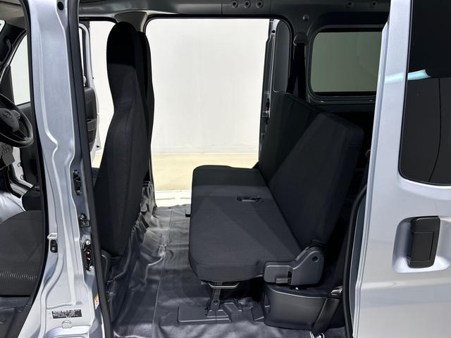 ハイゼットカーゴＤＸ　２ＷＤ　ＣＶＴ　ＡＭ／ＦＭラジオ　前後コーナーセンサーアイドリングストップ　キーレスエントリーシステム　ＡＭ／ＦＭラジオ　オートライト搭載　ハロゲンヘッドライト　リアワイパー　マニュアルエアコン　　運転席助手席パワーウィンドウ　衝突回避支援システム搭載（広島県）の中古車