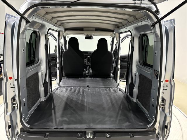 ハイゼットカーゴＤＸ　２ＷＤ　ＣＶＴ　ＡＭ／ＦＭラジオ　前後コーナーセンサーアイドリングストップ　キーレスエントリーシステム　ＡＭ／ＦＭラジオ　オートライト搭載　ハロゲンヘッドライト　リアワイパー　マニュアルエアコン　　運転席助手席パワーウィンドウ　衝突回避支援システム搭載（広島県）の中古車