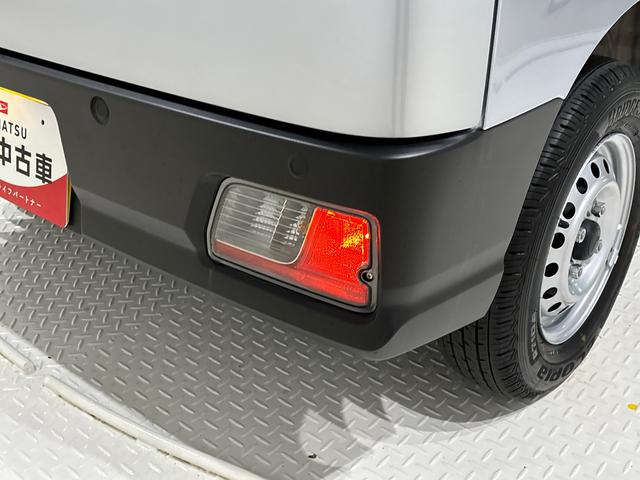 ハイゼットカーゴＤＸ　２ＷＤ　ＣＶＴ　ＡＭ／ＦＭラジオ　前後コーナーセンサーアイドリングストップ　キーレスエントリーシステム　ＡＭ／ＦＭラジオ　オートライト搭載　ハロゲンヘッドライト　リアワイパー　マニュアルエアコン　　運転席助手席パワーウィンドウ　衝突回避支援システム搭載（広島県）の中古車