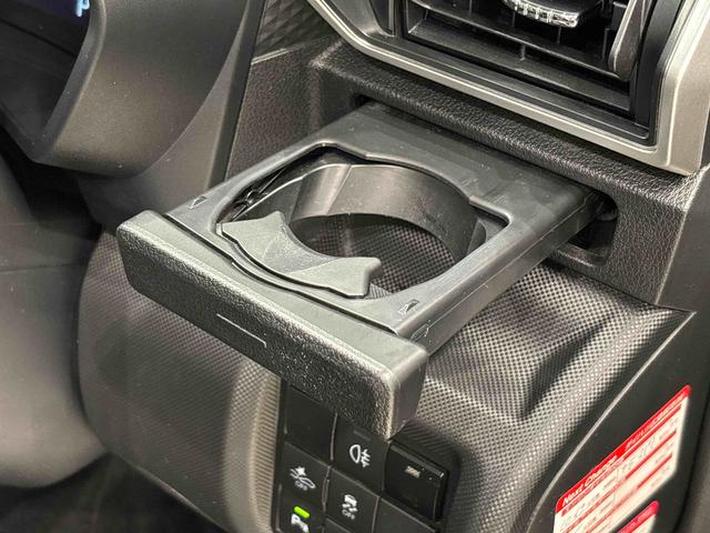 ロッキープレミアムＬＥＤヘッドランプ・フォグランプ　全車速追従機能付アダプティブクルーズコントロール　レーンキープコントロール　１７インチアルミホイール　シートヒーター　プッシュボタンスタート（広島県）の中古車