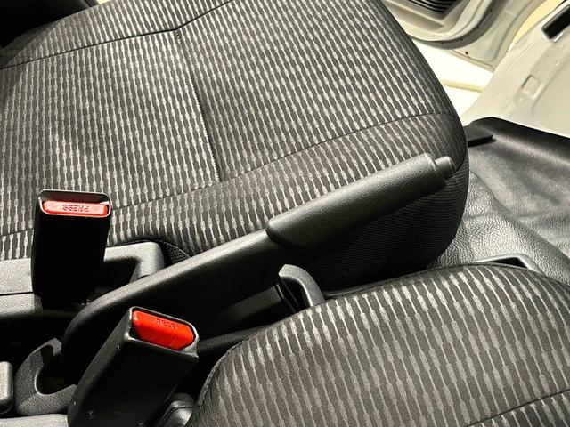 ハイゼットカーゴＤＸ　４ＷＤ　ＡＭ／ＦＭラジオ　オートライトハロゲンヘッドランプ　コーナーセンサー　オーバーヘッドシェルフ　フロントドアパワーウインドウ　マニュアルエアコン　キーレスエントリー　ＡＭ／ＦＭラジオ　テンパータイヤ　スチールホイール（広島県）の中古車