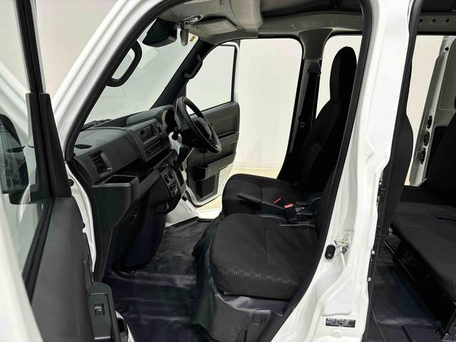 ハイゼットカーゴＤＸ　４ＷＤ　ＡＭ／ＦＭラジオ　オートライトハロゲンヘッドランプ　コーナーセンサー　オーバーヘッドシェルフ　フロントドアパワーウインドウ　マニュアルエアコン　キーレスエントリー　ＡＭ／ＦＭラジオ　テンパータイヤ　スチールホイール（広島県）の中古車