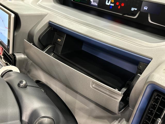 タントカスタムＲＳ　ナビ　バックカメラ　ＥＴＣＬＥＤオートライト　パワースライドドアウェルカムオープン機能　運転席ロングスライドシ−ト　助手席ロングスライド　助手席イージークローザー　運転席助手席シートヒーター　１５インチアルミホイール（広島県）の中古車