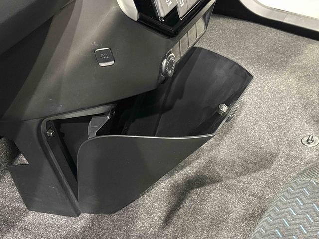 トールカスタムＧ　電動パーキングブレーキ　両側パワースライドＥＤヘッドランプ・フォグランプ　　１５インチアルミホイール　オートライト　プッシュボタンスタート　クルーズコントロール　　コーナーセンサー　パワースライドドア　キーフリーシステム（広島県）の中古車