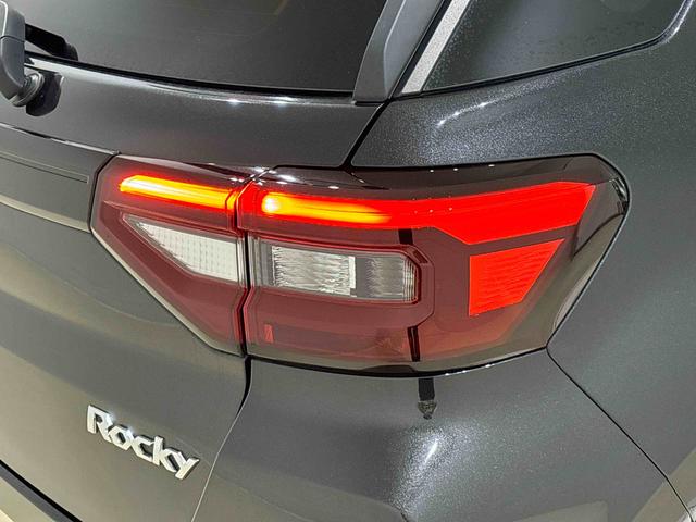 ロッキープレミアムＧ　ＨＥＶ　パノラマモニター付き！ＬＥＤヘッドランプ・フォグランプ　全車速追従機能付アダプティブクルーズコントロール　レーンキープコントロール　ブラインドスポットモニター　１７インチアルミホイール　シートヒーター（広島県）の中古車