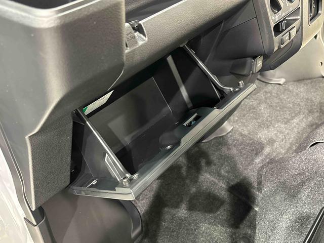 ハイゼットカーゴクルーズ　６．８インチディスプレイオーデイオトップシェイドガラス　コーナーセンサー　オーバーヘッドシェルフ　フロントドアパワーウインドウ　プッシュスタート（広島県）の中古車