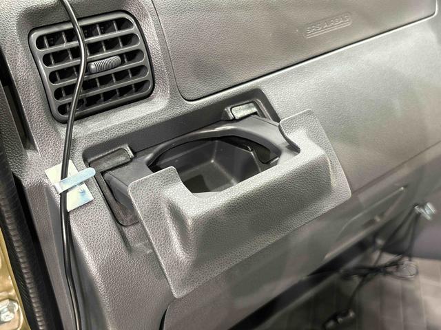ハイゼットカーゴデッキバンＧＬＬＥＤヘッドランプ　電動格納式カラードドアミラー　トップシェイドガラス　荷室ＬＥＤランプ　　乗降グリップ　１２インチフルホイールキャップ　コーナーセンサー　キーレスエントリー　テンパータイヤ（広島県）の中古車