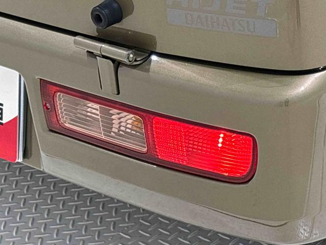 ハイゼットカーゴデッキバンＧＬＬＥＤヘッドランプ　電動格納式カラードドアミラー　トップシェイドガラス　荷室ＬＥＤランプ　　乗降グリップ　１２インチフルホイールキャップ　コーナーセンサー　キーレスエントリー　テンパータイヤ（広島県）の中古車