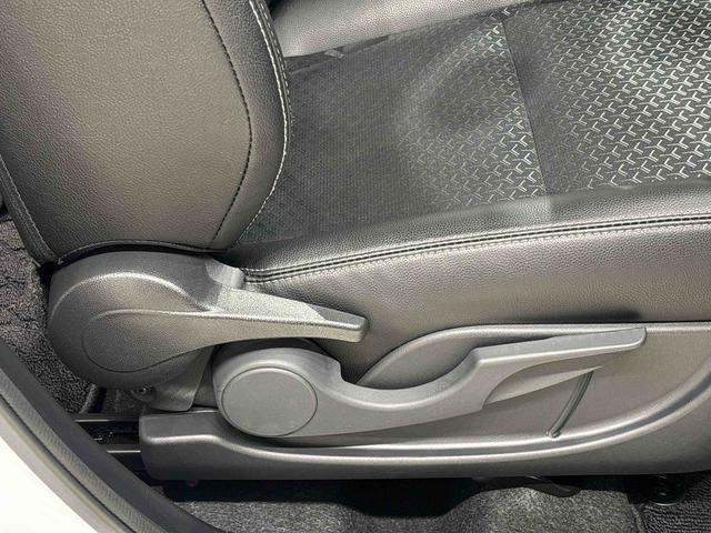 ロッキープレミアムＧ　運転席・助手席シートヒーター　キーフリーパノラマモニター対応純正ナビ装着用アップグレードパック　本革巻ステアリングホイール　本革巻シフトノブ　ＬＥＤフットイルミネーション　フルＬＥＤヘッドランプ　電動パーキングブレーキブレーキ（広島県）の中古車