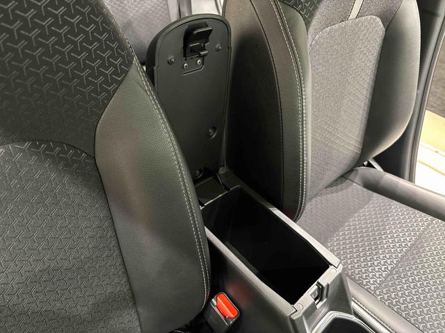 ロッキープレミアムＧ　運転席・助手席シートヒーター　キーフリーパノラマモニター対応純正ナビ装着用アップグレードパック　本革巻ステアリングホイール　本革巻シフトノブ　ＬＥＤフットイルミネーション　フルＬＥＤヘッドランプ　電動パーキングブレーキブレーキ（広島県）の中古車