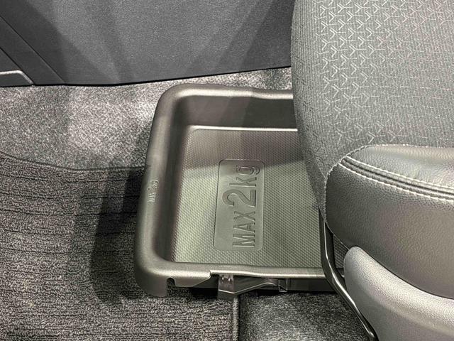 ロッキープレミアムＧ　運転席・助手席シートヒーター　キーフリーパノラマモニター対応純正ナビ装着用アップグレードパック　本革巻ステアリングホイール　本革巻シフトノブ　ＬＥＤフットイルミネーション　フルＬＥＤヘッドランプ　電動パーキングブレーキブレーキ（広島県）の中古車
