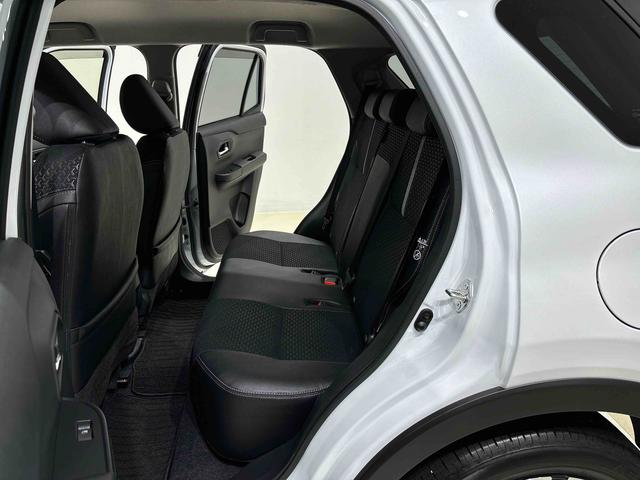 ロッキープレミアムＧ　運転席・助手席シートヒーター　キーフリーパノラマモニター対応純正ナビ装着用アップグレードパック　本革巻ステアリングホイール　本革巻シフトノブ　ＬＥＤフットイルミネーション　フルＬＥＤヘッドランプ　電動パーキングブレーキブレーキ（広島県）の中古車