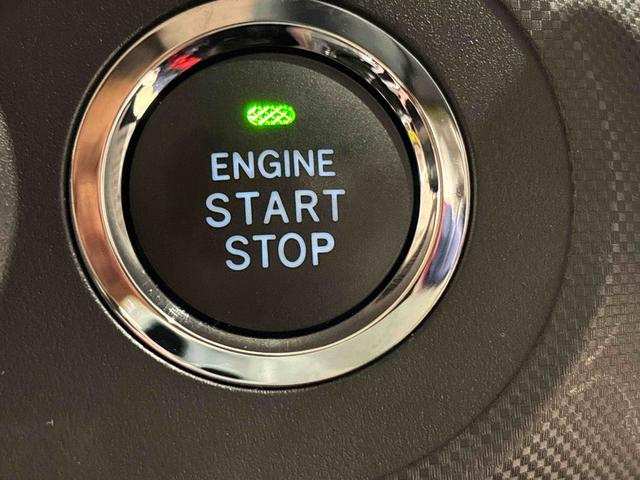 ロッキープレミアムＧ　電動パーキングブレーキ　ブレーキホールドＬＥＤヘッドランプ・フォグランプ　全車速追従機能付アダプティブクルーズコントロール　レーンキープコントロール　ブラインドスポットモニター　１７インチアルミホイール　シートヒーター（広島県）の中古車