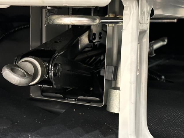 ハイゼットカーゴＤＸ　２ＷＤ　ＣＶＴ　コーナーセンサー　　キーレスエントリーキーレスエントリー　マニュアルエアコン　運転席・助手席パワーウインドウ　オートライト　ハンド式サイドブレーキ　ハロゲンヘッドライト　アイドリングストップ機能　　　テンパータイヤ（広島県）の中古車