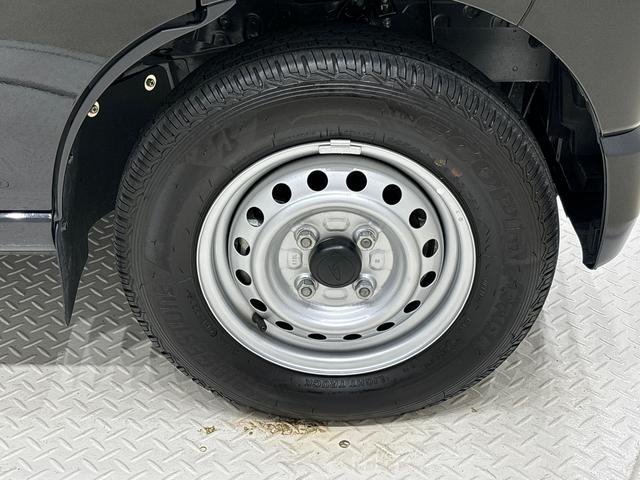 ハイゼットカーゴＤＸ　２ＷＤ　ＣＶＴ　コーナーセンサー　　キーレスエントリーキーレスエントリー　マニュアルエアコン　運転席・助手席パワーウインドウ　オートライト　ハンド式サイドブレーキ　ハロゲンヘッドライト　アイドリングストップ機能　　　テンパータイヤ（広島県）の中古車