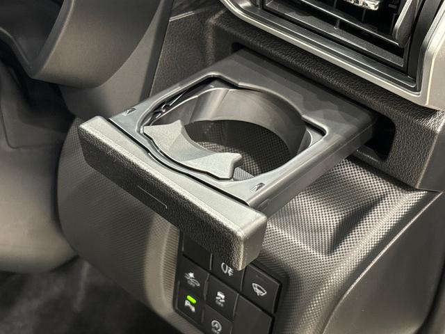 ロッキープレミアムＧＬＥＤヘッドランプ・フォグランプ　全車速追従機能付アダプティブクルーズコントロール　レーンキープコントロール　１７インチアルミホイール　シートヒーター　プッシュボタンスタート（広島県）の中古車