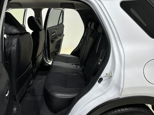 ロッキープレミアムＧＬＥＤヘッドランプ・フォグランプ　全車速追従機能付アダプティブクルーズコントロール　レーンキープコントロール　１７インチアルミホイール　シートヒーター　プッシュボタンスタート（広島県）の中古車
