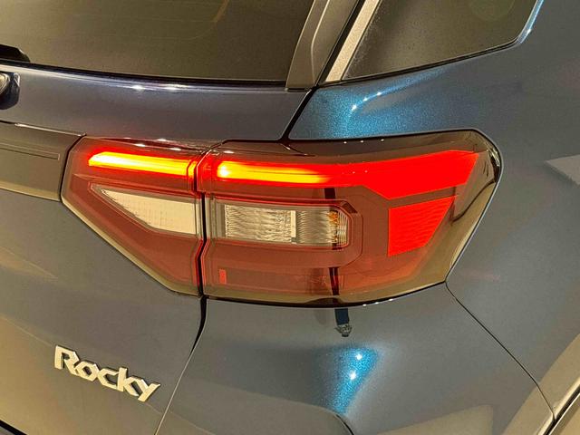 ロッキープレミアムＧＬＥＤヘッドランプ・フォグランプ　全車速追従機能付アダプティブクルーズコントロール　レーンキープコントロール　　１７インチアルミホイール　シートヒーター（広島県）の中古車