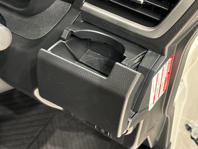 トールカスタムＧ　ターボ　電動パーキングブレーキ　アルミホイールＬＥＤヘッドランプ・フォグランプ　　アルミホイール　オートライト　プッシュボタンスタート　オートエアコン　クルーズコントロール　　コーナーセンサー　両側パワースライドドア　キーフリーシステム（広島県）の中古車