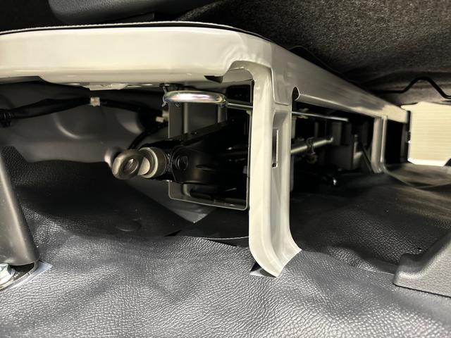 ハイゼットカーゴＤＸ　オートライト　４ＷＤコーナーセンサー　オーバーヘッドシェルフ　フロントドアパワーウインドウ　キーレスエントリー　ＡＭ／ＦＭラジオ　テンパータイヤ　スチールホイール	　オートライト（広島県）の中古車