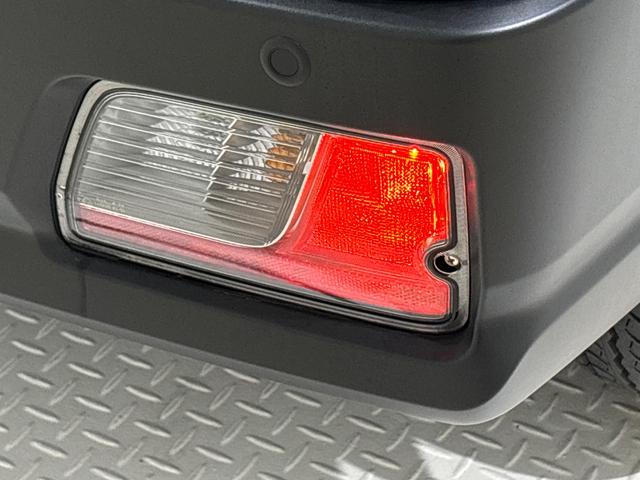 ハイゼットカーゴＤＸ　オートライト　４ＷＤコーナーセンサー　オーバーヘッドシェルフ　フロントドアパワーウインドウ　キーレスエントリー　ＡＭ／ＦＭラジオ　テンパータイヤ　スチールホイール	　オートライト（広島県）の中古車