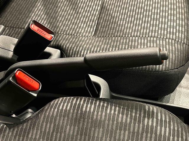 ハイゼットカーゴＤＸ　２ＷＤ　ＡＭ・ＦＭラジオ　マニュアルエアコンキーレスエントリー　マニュアルエアコン　運　転席・助手席パワーウインドウ　オートライト　ハンド式サイドブレーキ　ハロゲンヘッドライト　アイドリングストップ機能　　　テンパータイヤ（広島県）の中古車