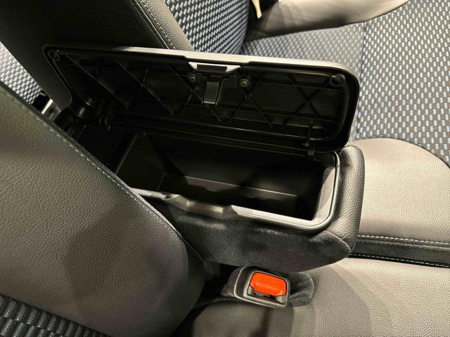 タントカスタムＲＳ　電動パーキングブレーキＬＥＤオートライト　パワースライドドアウェルカムオープン機能　電動パーキングブレーキ　運転席助手席シートヒーター　アルミホイール　キーフリーシステム　　オート電動格納式ドアミラー（広島県）の中古車