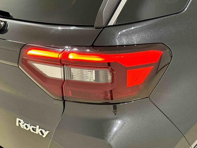 ロッキープレミアムＧＬＥＤヘッドランプ・フォグランプ　全車速追従機能付アダプティブクルーズコントロール　レーンキープコントロール　ブラインドスポットモニター　１７インチアルミホイール　シートヒーター（広島県）の中古車