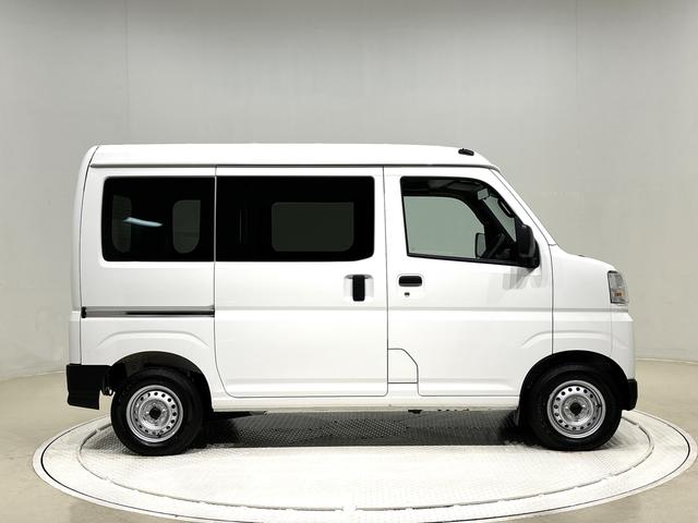 ハイゼットカーゴＤＸ　４ＷＤ　キーレスエントリー　オーバーヘッドシェルフスペアタイヤ　手引き式サイドブレーキ　両側スライドドア　ＡＭＦＭラジオ　フロントパワーウインドウ（運転席挟み込み防止機構付き）　マニュアルエアコン　アシストグリップ（助手席）（広島県）の中古車