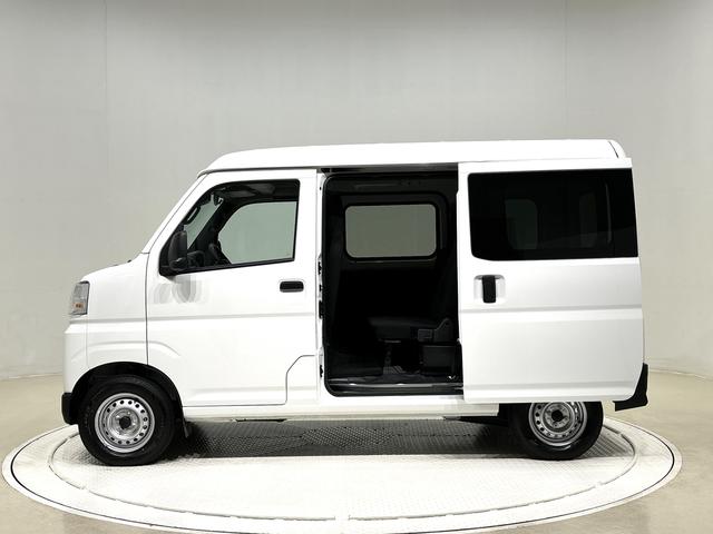 ハイゼットカーゴＤＸ　４ＷＤ　キーレスエントリー　オーバーヘッドシェルフスペアタイヤ　手引き式サイドブレーキ　両側スライドドア　ＡＭＦＭラジオ　フロントパワーウインドウ（運転席挟み込み防止機構付き）　マニュアルエアコン　アシストグリップ（助手席）（広島県）の中古車