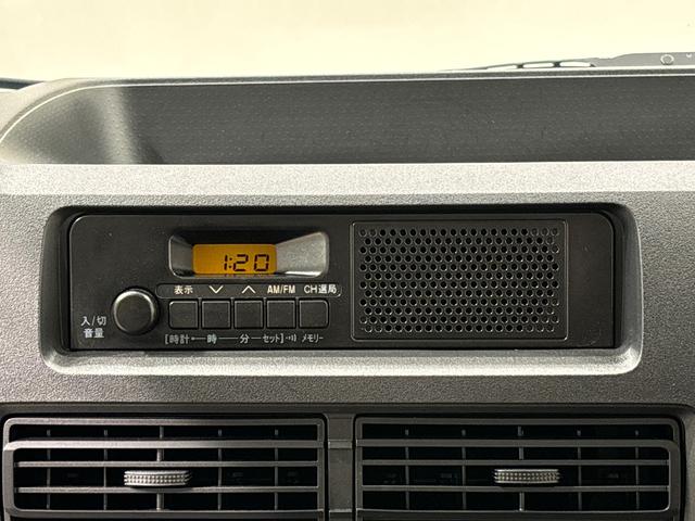 ハイゼットカーゴＤＸ　４ＷＤ　キーレスエントリー　オーバーヘッドシェルフスペアタイヤ　手引き式サイドブレーキ　両側スライドドア　ＡＭＦＭラジオ　フロントパワーウインドウ（運転席挟み込み防止機構付き）　マニュアルエアコン　アシストグリップ（助手席）（広島県）の中古車