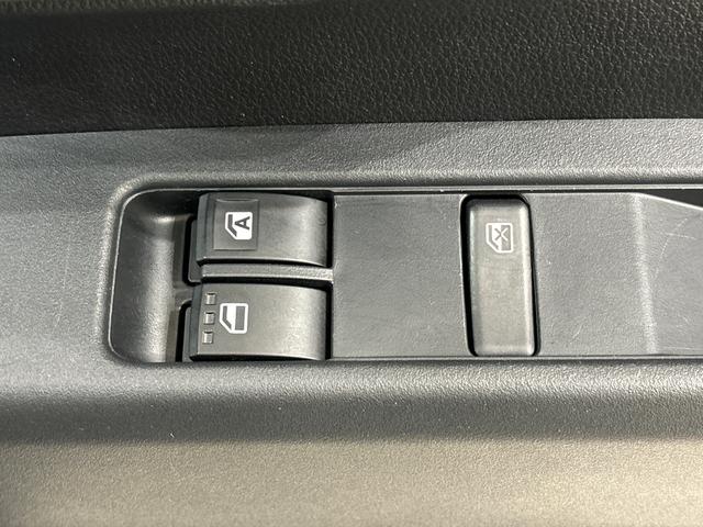 ハイゼットカーゴＤＸ　４ＷＤ　キーレスエントリー　オーバーヘッドシェルフスペアタイヤ　手引き式サイドブレーキ　両側スライドドア　ＡＭＦＭラジオ　フロントパワーウインドウ（運転席挟み込み防止機構付き）　マニュアルエアコン　アシストグリップ（助手席）（広島県）の中古車