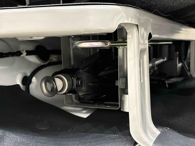 ハイゼットカーゴＤＸ　４ＷＤ　キーレスエントリー　オーバーヘッドシェルフスペアタイヤ　手引き式サイドブレーキ　両側スライドドア　ＡＭＦＭラジオ　フロントパワーウインドウ（運転席挟み込み防止機構付き）　マニュアルエアコン　アシストグリップ（助手席）（広島県）の中古車