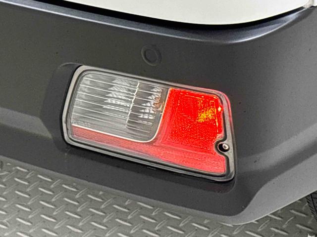 ハイゼットカーゴＤＸ　４ＷＤ　キーレスエントリー　オーバーヘッドシェルフスペアタイヤ　手引き式サイドブレーキ　両側スライドドア　ＡＭＦＭラジオ　フロントパワーウインドウ（運転席挟み込み防止機構付き）　マニュアルエアコン　アシストグリップ（助手席）（広島県）の中古車