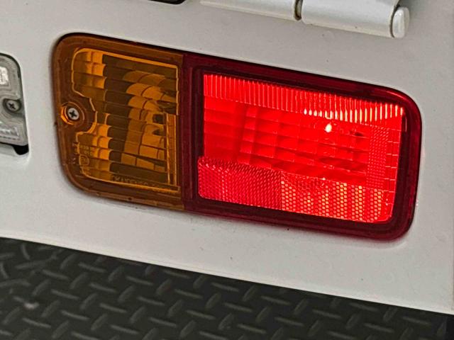 ハイゼットトラックスタンダードハロゲンヘッドランプ　運転席ＳＲＳエアバック　電動式パワーステアリング　ＡＭ／ＦＭラジオ　あゆみ板掛けテールゲート　スペアタイヤ　ガードフレーム（広島県）の中古車