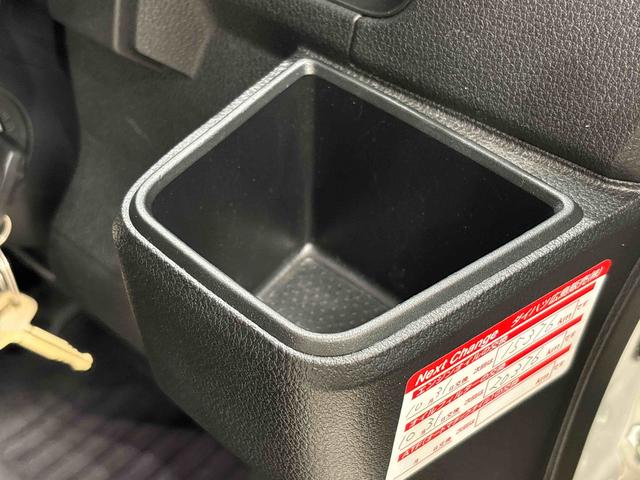 ハイゼットカーゴＤＸ　ＦＭ／ＡＭチューナー　コーナーセンサー　オートライトハロゲンヘッドランプ　トップシェイドガラス　荷室ランプ　コーナーセンサー　ＡＭ・ＦＭラジオ　テンパータイヤ　マニュアルエアコン　アイドリングストップ（広島県）の中古車