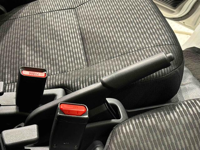 ハイゼットカーゴＤＸ　ＦＭ／ＡＭチューナー　コーナーセンサー　オートライトハロゲンヘッドランプ　トップシェイドガラス　荷室ランプ　コーナーセンサー　ＡＭ・ＦＭラジオ　テンパータイヤ　マニュアルエアコン　アイドリングストップ（広島県）の中古車