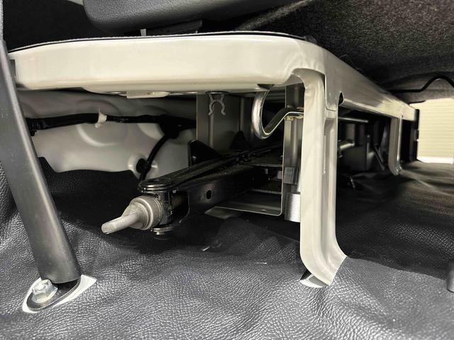 ハイゼットカーゴＤＸ　ＦＭ／ＡＭチューナー　コーナーセンサー　オートライトハロゲンヘッドランプ　トップシェイドガラス　荷室ランプ　コーナーセンサー　ＡＭ・ＦＭラジオ　テンパータイヤ　マニュアルエアコン　アイドリングストップ（広島県）の中古車