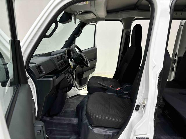 ハイゼットカーゴＤＸ　ＣＶＴ　４ＷＤキーレスエントリー　マニュアルエアコン　運転席・助手席パワーウインドウ　オートライト　ハンド式サイドブレーキ　ハロゲンヘッドライト　アイドリングストップ機能　　　テンパータイヤ（広島県）の中古車