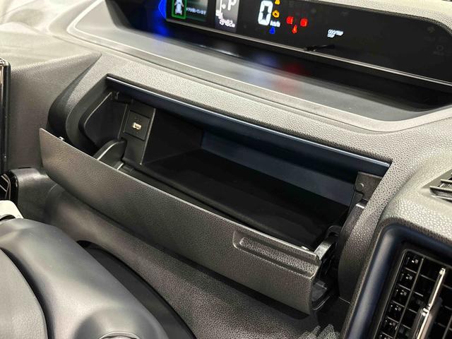 タントカスタムＲＳ　４ＷＤ　ディスプレイオーディオ付きＬＥＤオートライト　パワースライドドアウェルカムオープン機能　電動パーキングブレーキ　運転席助手席シートヒーター　アルミホイール　キーフリーシステム　　オート電動格納式ドアミラー（広島県）の中古車