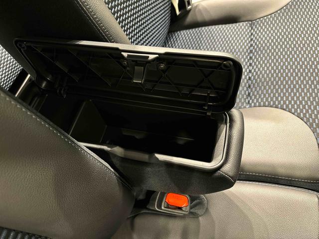タントカスタムＲＳ　４ＷＤ　ディスプレイオーディオ付きＬＥＤオートライト　パワースライドドアウェルカムオープン機能　電動パーキングブレーキ　運転席助手席シートヒーター　アルミホイール　キーフリーシステム　　オート電動格納式ドアミラー（広島県）の中古車