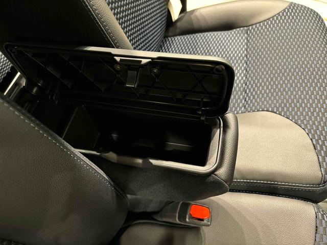タントカスタムＲＳ　ターボ　運転席・助手席シートヒーター純正ナビ装着用アップグレードパック　電動パーキングブレーキブレーキ　オートブレーキホールド機能　両側電動スライドドア　ＬＥＤヘッドランプ　運転席シートリフター　チルトステアリング　キーフリーシステム（広島県）の中古車