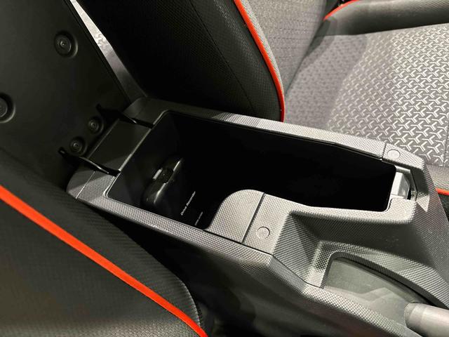 ロッキーＧ　カーナビ　バックカメラ　ＥＴＣ車載器付きＬＥＤヘッドランプ・フォグランプ　全車速追従機能付アダプティブクルーズコントロール　レーンキープコントロール　ブラインドスポットモニター　１７インチアルミホイール　シートヒーター（広島県）の中古車