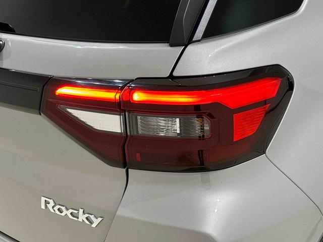 ロッキープレミアムＧ　バックカメラ対応　電動パーキングブレーキＬＥＤヘッドランプ・フォグランプ　全車速追従機能付アダプティブクルーズコントロール　レーンキープコントロール　ブラインドスポットモニター　１７インチアルミホイール　シートヒーター（広島県）の中古車