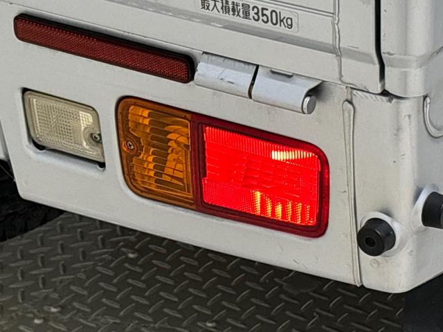 ハイゼットトラックジャンボ　２ＷＤ　平床三方開　４速オートマチック車マニュアルエアコン　オーディオレス　パワーウィンドウ　荷台作業ランプ　純正ワイドバイザー　純正フロアマット　ＬＥＤヘッドライト　ＬＥＤフォグランプ　助手席側サイドアンダーミラー（広島県）の中古車